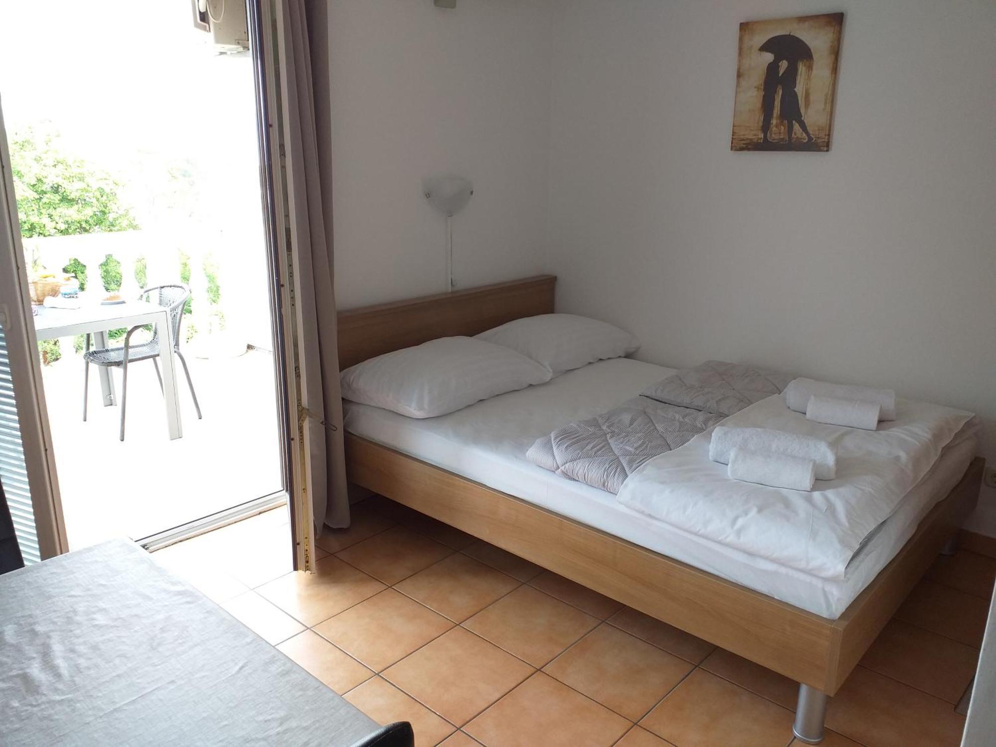 Apartments I-P Малинска Номер фото